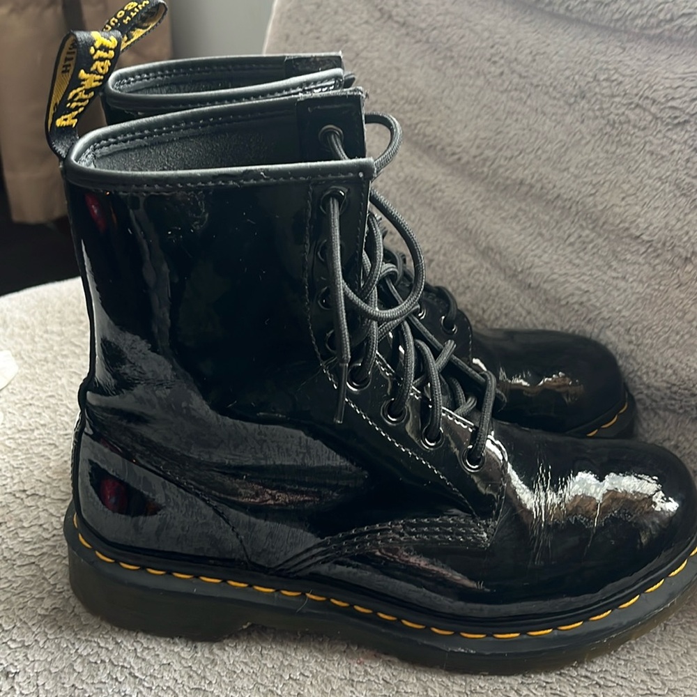 Dr Martens 1460 Women’s lace up boots
